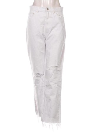 Дамски дънки Pull&Bear, Размер M, Цвят Бял, Цена 24,03 €, #136942866
