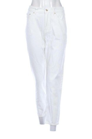 Blugi de femei Pull&Bear, Mărime S, Culoare Alb, Preț 99,99 Lei, #136942948