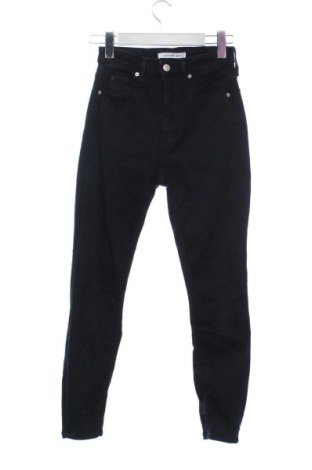 Дамски дънки Calvin Klein Jeans, Размер XS, Цвят Черен, Цена 35,27 €, #136292881
