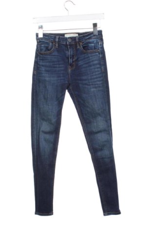 Damen Jeans Stradivarius, Größe S, Farbe Blau, Preis 14,58 €, #136796626