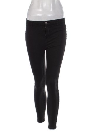 Дамски дънки Bershka, Размер M, Цвят Черен, Цена 14,00 €, #136880104