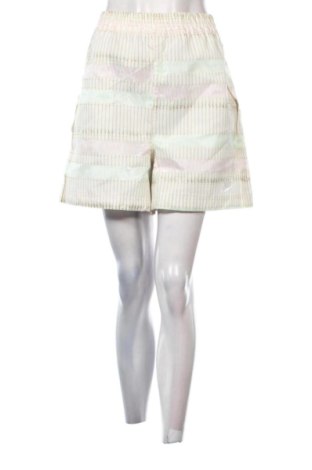 Pantaloni scurți de femei Nike, Mărime XL, Culoare Multicolor, Preț 132,00 Lei, #136846932