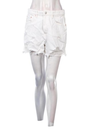 Pantaloni scurți de femei Sinsay, Mărime M, Culoare Alb, Preț 41,71 Lei, #136853419