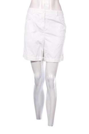 Pantaloni scurți de femei Marks & Spencer, Mărime XL, Culoare Alb, Preț 49,00 Lei, #136903552