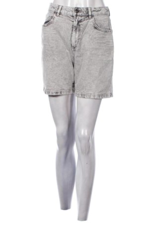 Pantaloni scurți de femei Esprit, Mărime M, Culoare Gri, Preț 71,99 Lei, #136923334