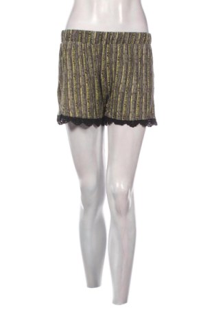 Pantaloni scurți de femei Pull&Bear, Mărime M, Culoare Multicolor, Preț 41,71 Lei, #136854225