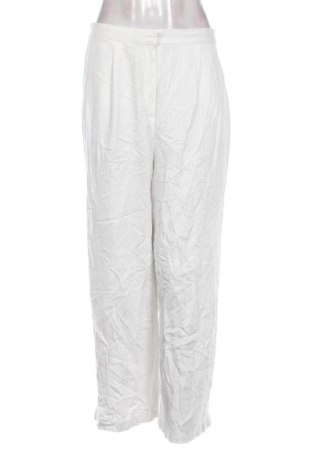 Pantaloni de femei ASOS, Mărime M, Culoare Alb, Preț 70,99 Lei, #136827321
