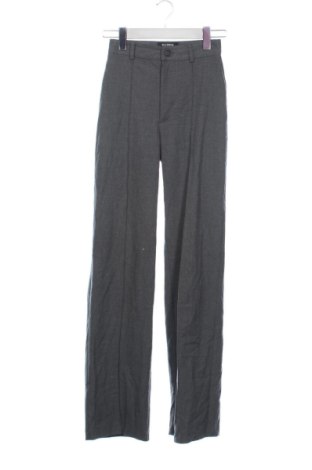 Damskie spodnie Pull&Bear, Rozmiar XXS, Kolor Szary, Cena 85,74 zł, #136915947