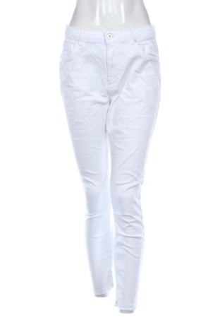 Дамски панталон ONLY, Размер XL, Цвят Бял, Цена 32,21 €, #136938861