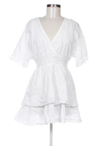 Kleid Amisu, Größe M, Farbe Weiß, Preis 13,99 €, #136947044