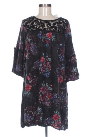 Φόρεμα Yessica, Μέγεθος M, Χρώμα Πολύχρωμο, Τιμή 17,00 €, #136903411