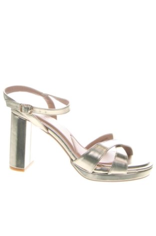 Сандали New Look, Размер 41, Цвят Златист, Цена 32,21 €, #136851086