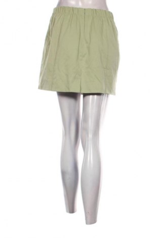Пола Bershka, Размер M, Цвят Зелен, Цена 2,04 €