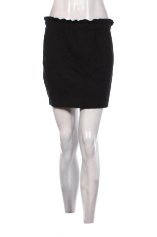 Пола Bershka, Размер S, Цвят Черен, Цена 2,55 €