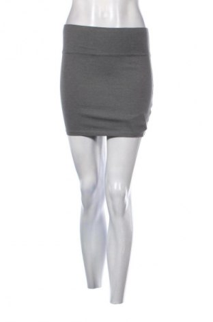 Пола Clockhouse, Размер S, Цвят Сив, Цена 2,04 €