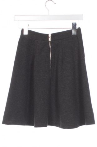 Пола Gina Tricot, Размер XS, Цвят Сив, Цена 2,04 €