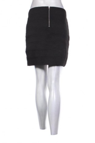 Пола H&M Divided, Размер M, Цвят Черен, Цена 2,04 €