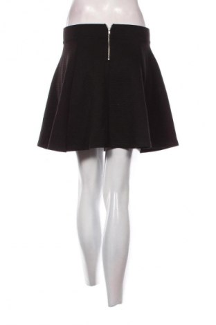 Пола H&M Divided, Размер S, Цвят Черен, Цена 2,04 €