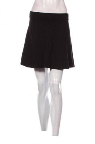 Пола H&M Divided, Размер S, Цвят Черен, Цена 2,04 €