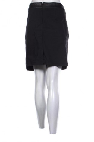 Пола Lisa Tossa, Размер M, Цвят Черен, Цена 2,04 €