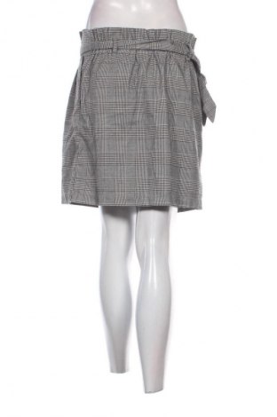 Пола New Look, Размер M, Цвят Многоцветен, Цена 2,04 €