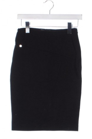 Пола Reserved, Размер XS, Цвят Черен, Цена 3,06 €