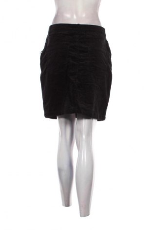 Пола S.Oliver, Размер S, Цвят Черен, Цена 2,04 €