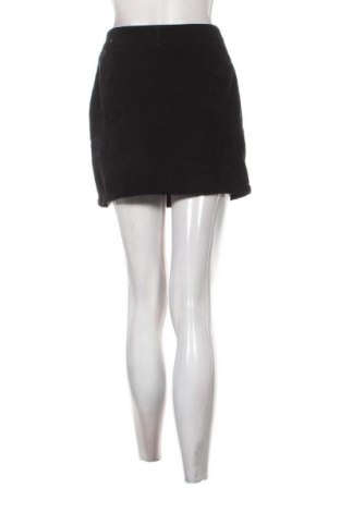 Пола SHEIN, Размер S, Цвят Черен, Цена 2,04 €