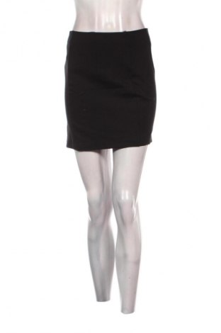 Пола Stradivarius, Размер S, Цвят Черен, Цена 2,04 €