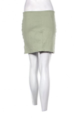 Пола Stradivarius, Размер S, Цвят Зелен, Цена 2,04 €