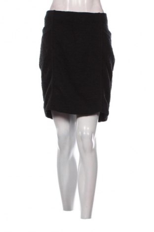 Пола Tramontana, Размер M, Цвят Черен, Цена 2,04 €