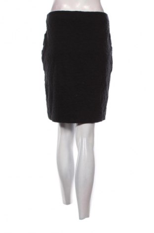 Пола Tramontana, Размер M, Цвят Черен, Цена 2,04 €