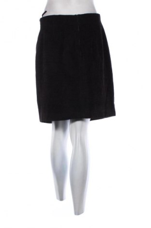 Пола Unbranded, Размер M, Цвят Черен, Цена 2,04 €