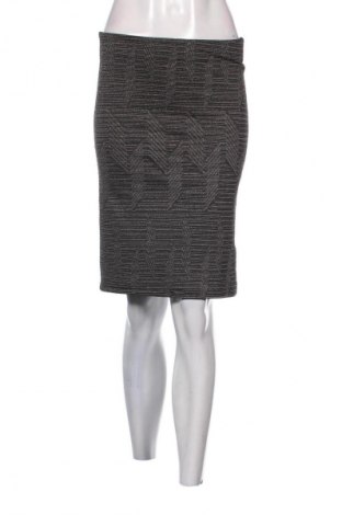 Пола Yfl Reserved, Размер M, Цвят Многоцветен, Цена 2,04 €