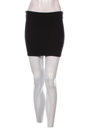 Пола Zara, Размер S, Цвят Черен, Цена 2,04 €