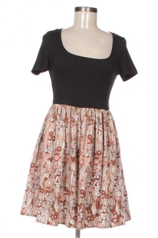 Рокля SHEIN, Размер M, Цвят Многоцветен, Цена 2,55 €