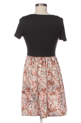 Рокля SHEIN, Размер M, Цвят Многоцветен, Цена 2,55 €