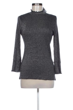 Γυναικεία μπλούζα Gina Tricot, Μέγεθος L, Χρώμα Ασημί, Τιμή 7,43 €, #137003458