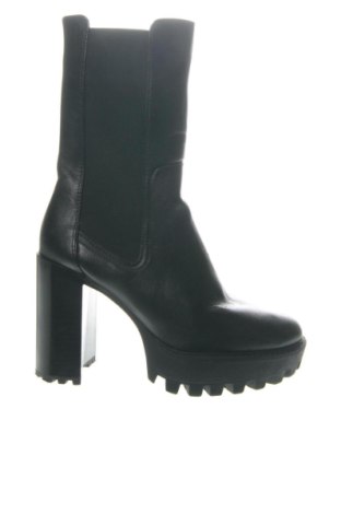 Botine de damă Bershka, Mărime 38, Culoare Negru, Preț 209,96 Lei, #136936952