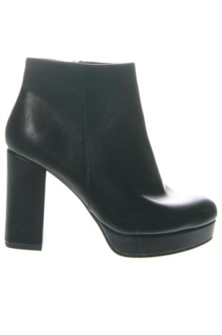 Botine de damă New Yorker, Mărime 36, Culoare Negru, Preț 110,23 Lei, #136696319