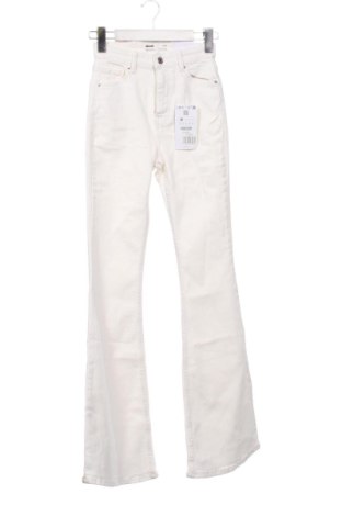 Dámské džíny  Bershka, Velikost XS, Barva Bílá, Cena  599,00 Kč, #136921113