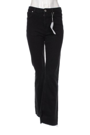 Дамски дънки Bershka, Размер S, Цвят Черен, Цена 24,03 €, #136946271