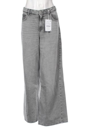 Дамски дънки Pull&Bear, Размер L, Цвят Сив, Цена 24,03 €, #136946707