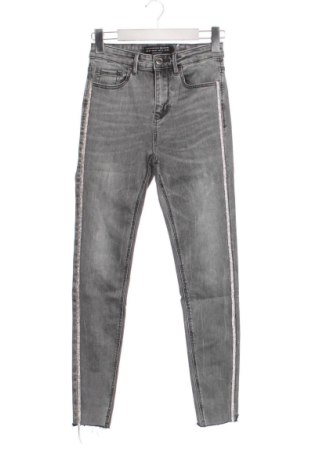 Damskie jeansy Stradivarius, Rozmiar S, Kolor Szary, Cena 44,24 zł, #136961623