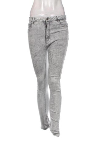 Női farmernadrág Bershka, Méret M, Szín Szürke, Ár 4 009 Ft, #136987452