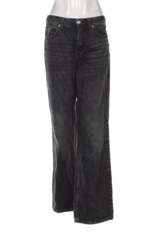Damskie jeansy Stradivarius, Rozmiar M, Kolor Czarny, Cena 76,20 zł, #137008356