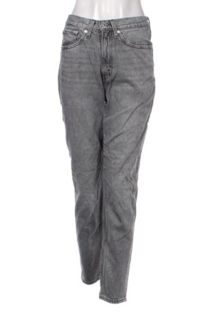 Дамски дънки Levi's, Размер M, Цвят Сив, Цена 31,69 €, #137030626