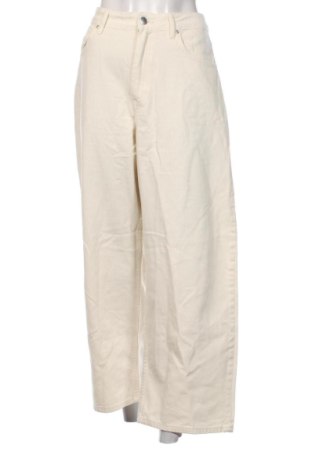 Damskie jeansy Pull&Bear, Rozmiar L, Kolor ecru, Cena 105,99 zł, #137032936