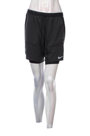 Női rövidnadrág Nike, Méret M, Szín Fekete, Ár 8 249 Ft, #136917899