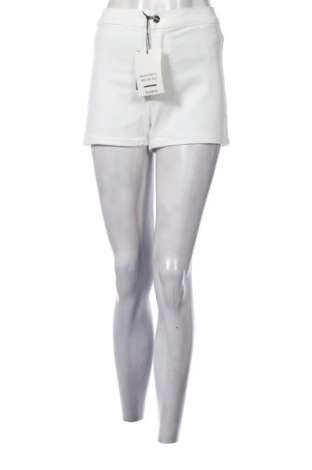 Pantaloni scurți de femei Pull&Bear, Mărime S, Culoare Alb, Preț 86,99 Lei, #136943317